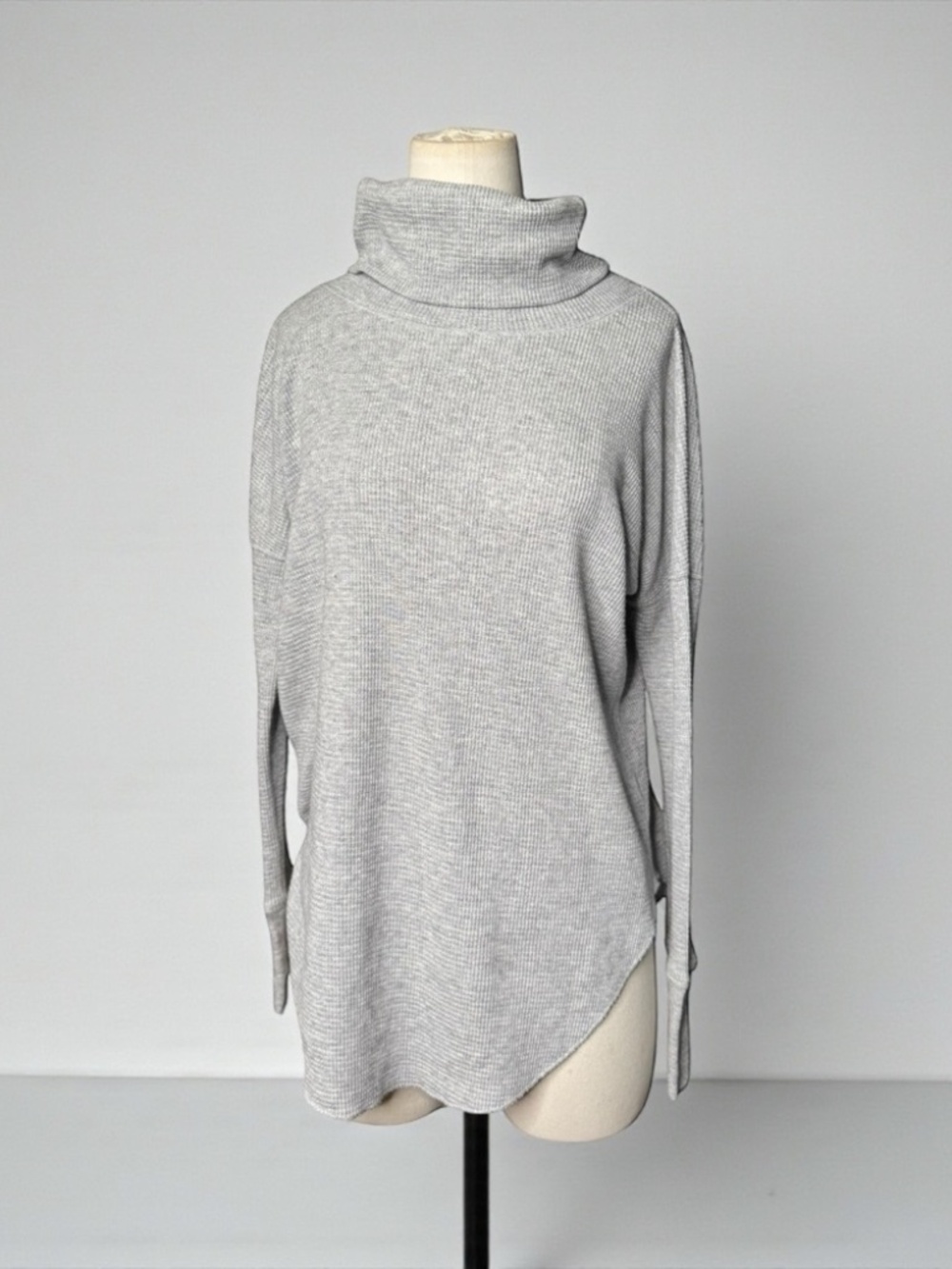 Aritzia The Group Babaton Gray Thermal Shirt Women’s XS Cowl Neck Long Sleeve
